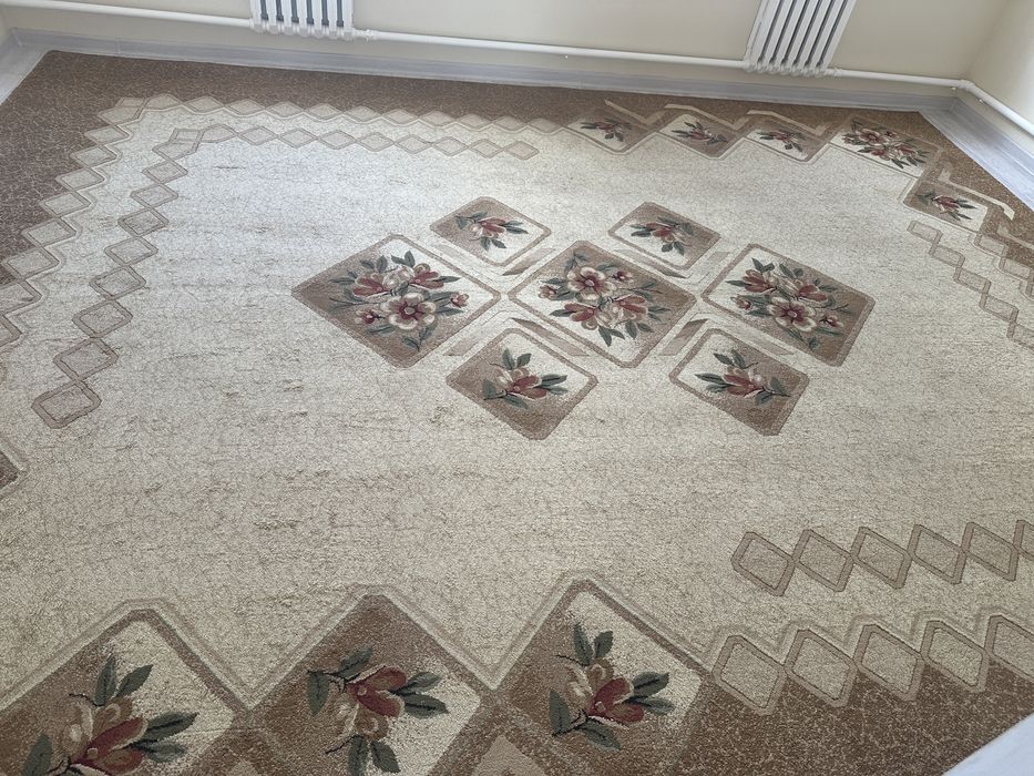 Продам кілем в хорошем состояние