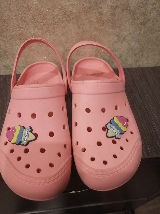 Продам детские кроксы