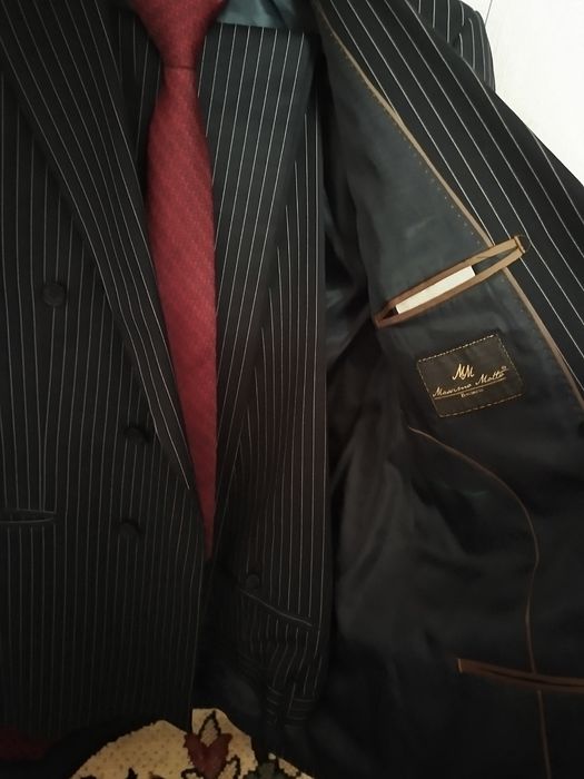 Продам костюм 8 рост новый