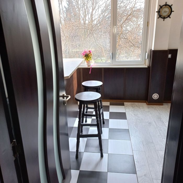 Дава се под наем Двустаен апартамент в Бургас, Център - 76 кв.м за 561 € - Снимка #5