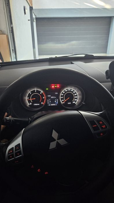 MITSUBISHI Outlander 2011 — imagine 3