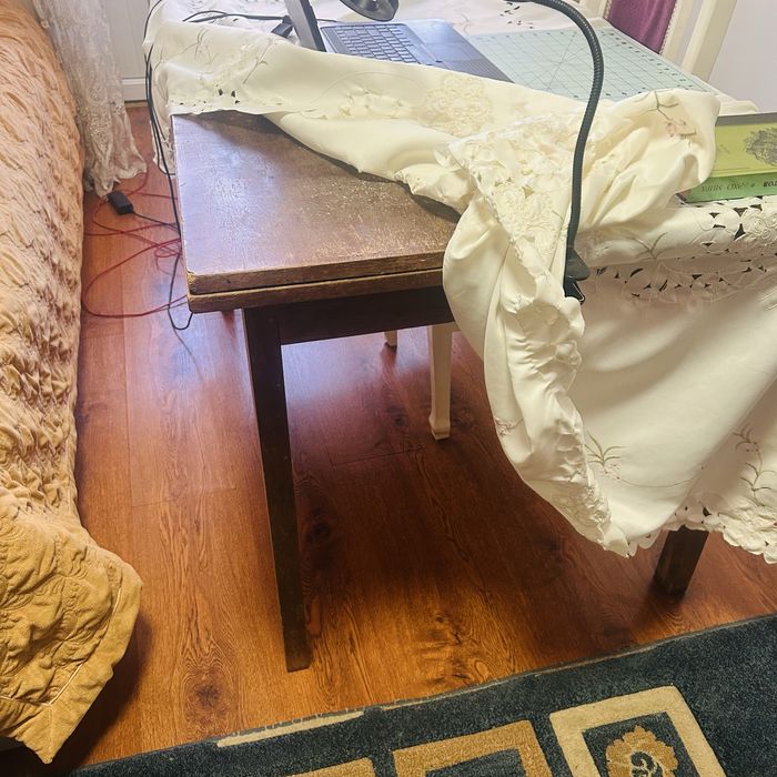 Продам стол, раздвигается.