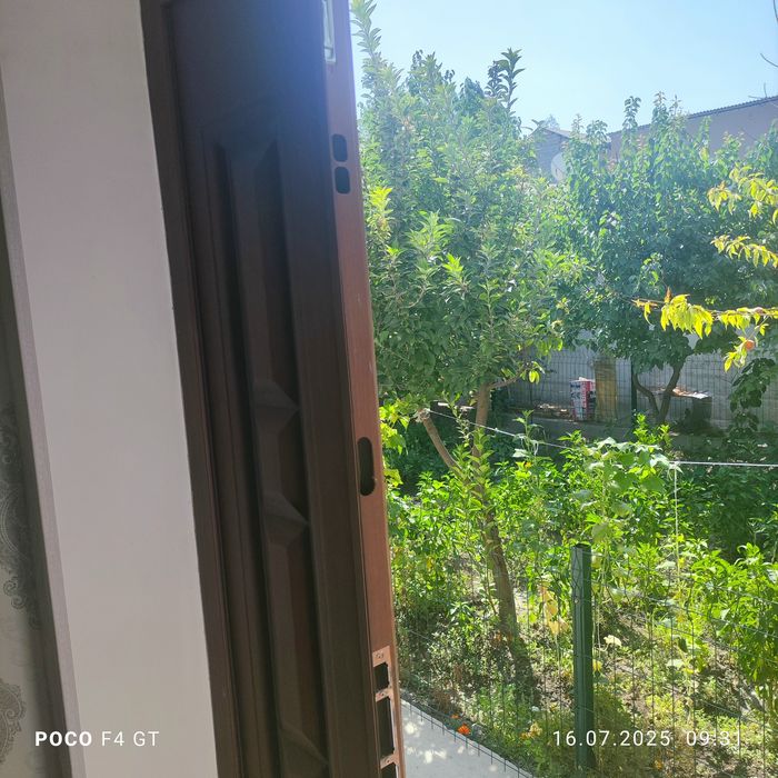 Двухсторонный входной дверь продается срочно