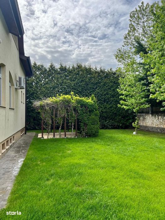 Vilă Pipera | 360 mp | Teren 1.000 mp | 8 camere | 5 băi | Garaj