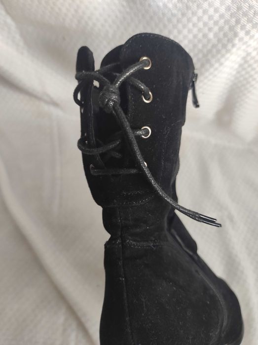 Дамски боти с нисък ток