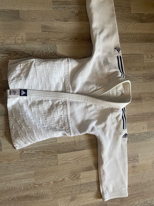 Vând Kimono Judo Adidas şi Essimo