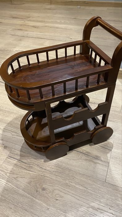 Поставка за бутилки и чаши