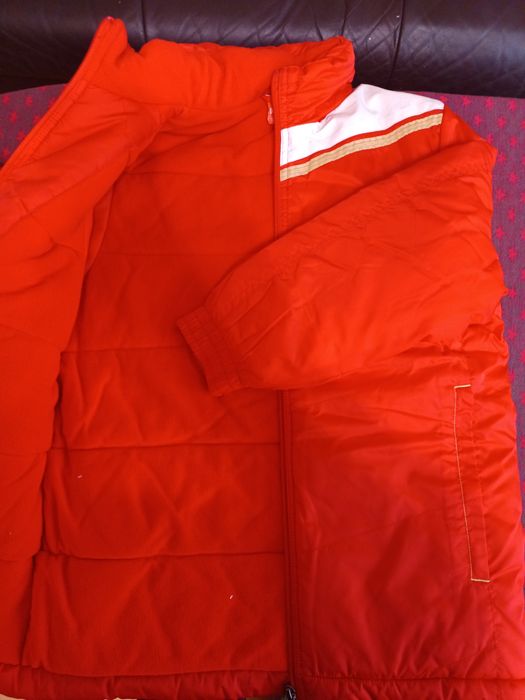 Червено яке Puma