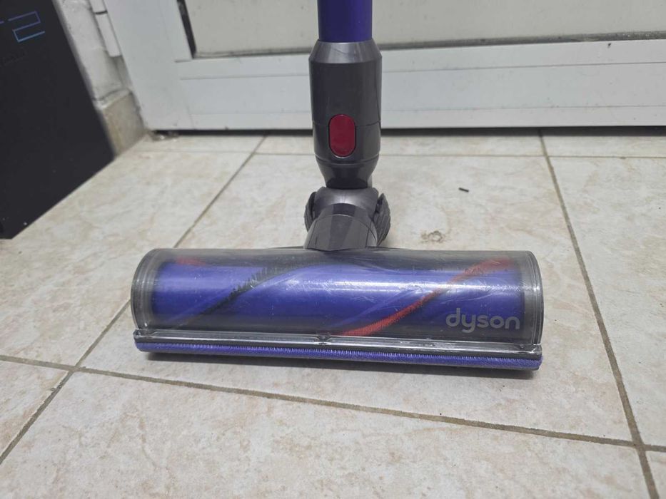 Безжична вертикална прахосмукачка Dyson V8