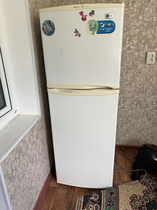 Продам холодильник старый