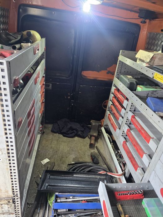 Rafturi aluminiu cu inchidere