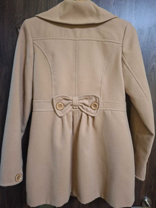 Дамско бежово палто