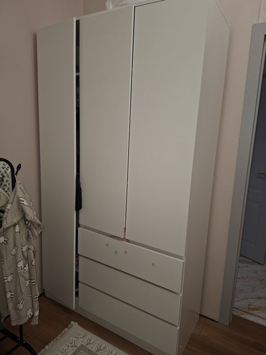 Продам шкаф в детскую