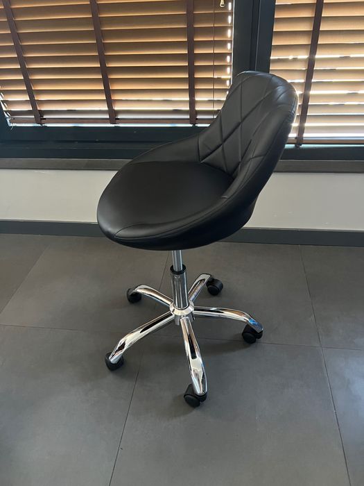 Черен стол на колелца Сохо (мостра) – 24м гаранция