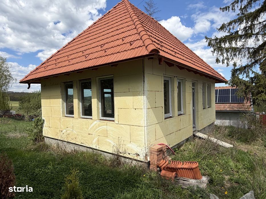 Casă Construcție Nouă în Cristur, 500 mp teren cu utilități și asfalt