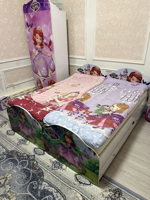 Кровать и шкаф для девочек София отличном состоянии