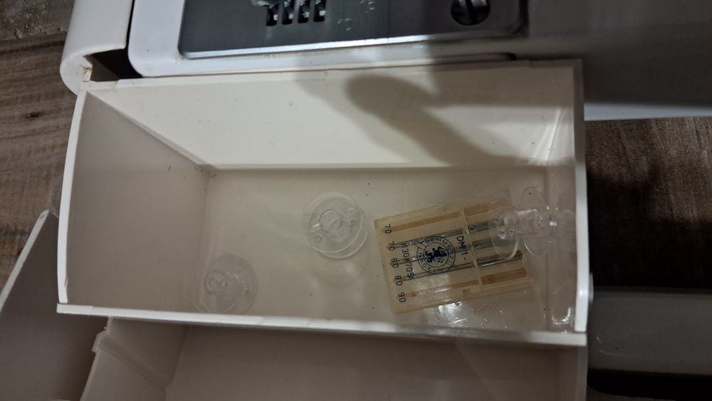 Mașină de cusut FiF