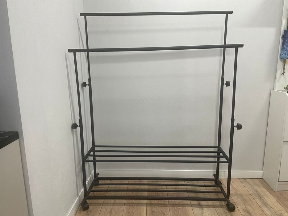 Напольная металическая вешалка