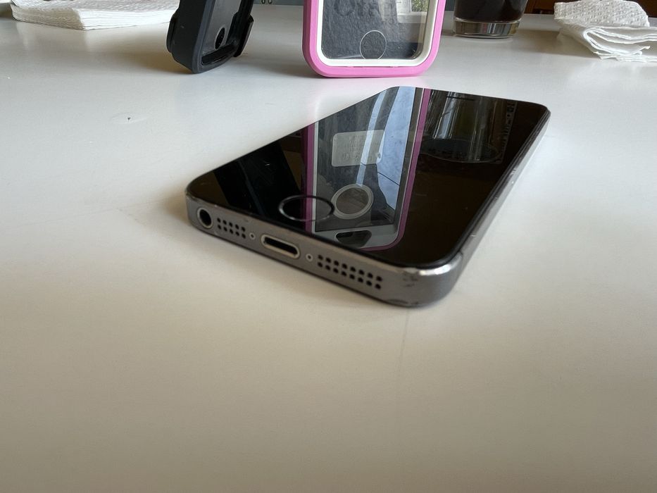 Iphone 5S 32GB с Otter box удароустойчиви