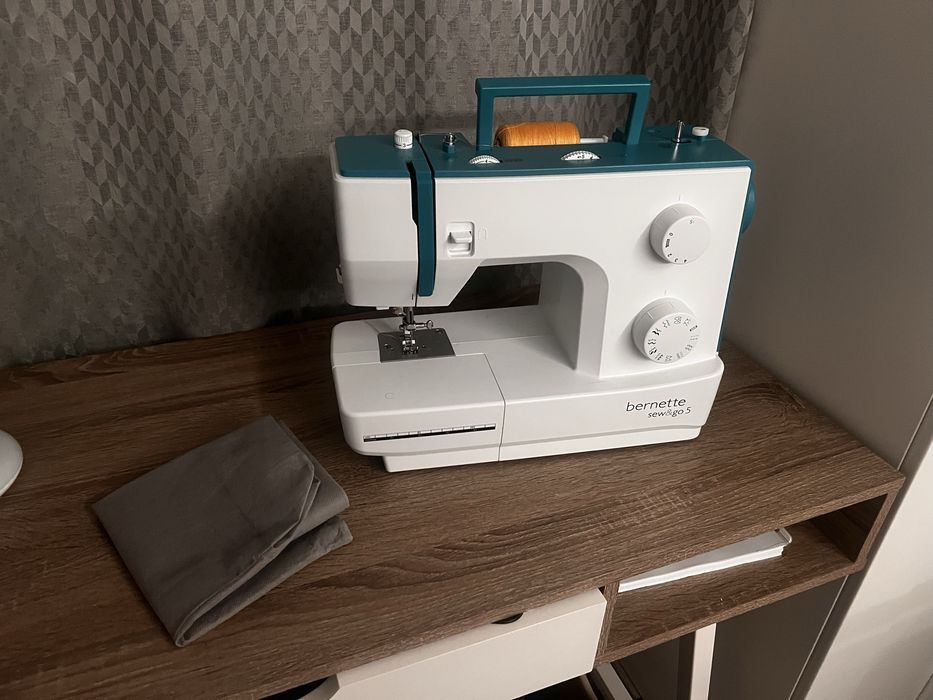 Masina de cusut Bernette Sew & Go 5, aproape nefolosita.