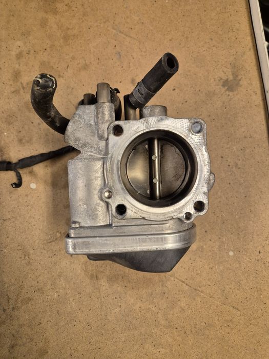 Дросел клапа за 1.6 - 102кс  VW Ауди. Сеат Шкода 2003- 2009г