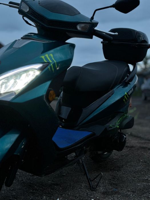 В продаже скутер м8 про