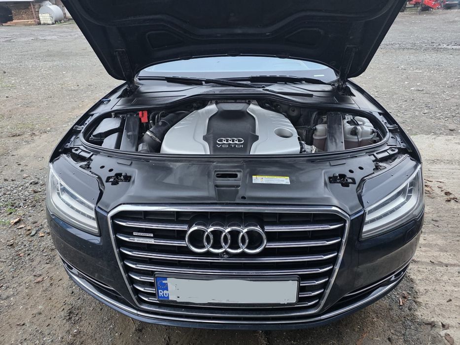 Audi A8L.        .