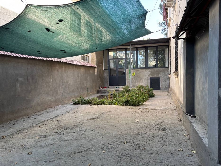 Kotej 2 chi etaj, 2 sotih yiri bor sotiladi oq tepa saanatkor manzil.
