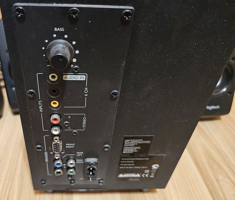 Vând Sistem 5.1 Logitech Z506, 75W RMS, În Stare Foarte Bună