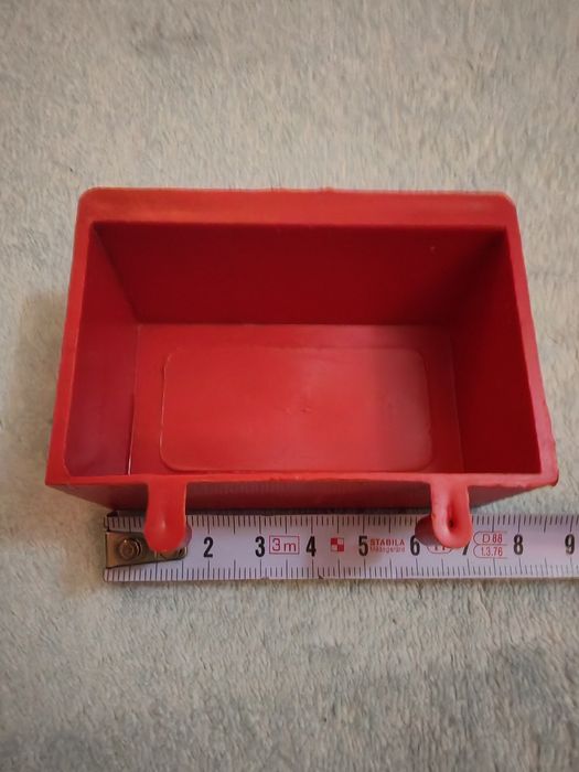 Поилки, хранилки и др за пойни птици, зоо магазини.