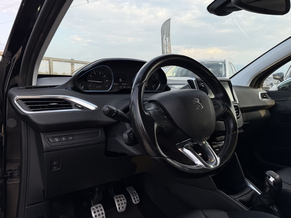 Peugeot 208 1.2i* 2016г* 115.000КМ* НОВ* Топ Състояние* РЪЧКА*