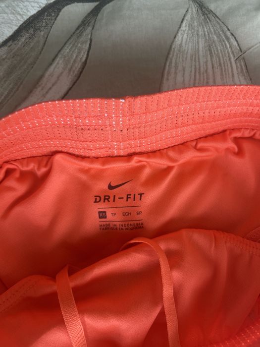 Къси спортни гащи на Nike