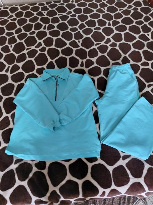 Продам спортивный костюм