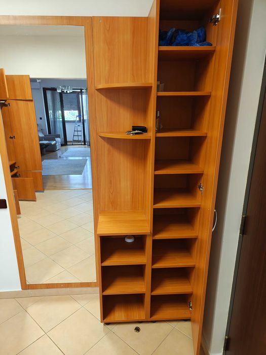 Dulap pentru hol pentru haine, cu cuier si pantofar, cu loc de sezut, + ... -executat la comanda MDF - funir de culoare frasin de calitate f. buna