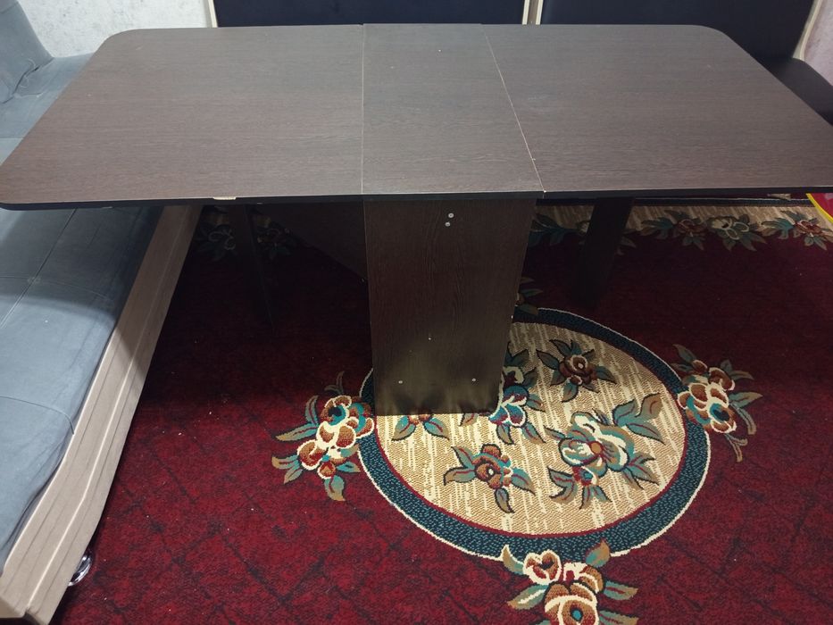 Стол обеденный...