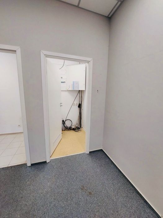 Spațiu ultracentral, pe colț stradă pietonală, lângă Primărie
