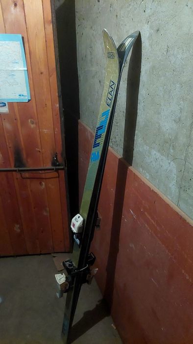 Ски елан с автомати маркер