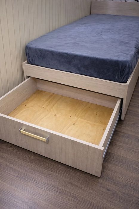 Продам кровать 90*200