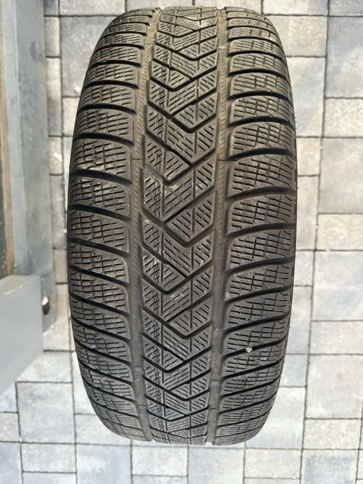 Audi 21 с нови зимни гуми 255/40/21