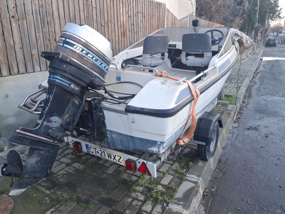 Barca Rio OLE 400 cu motor și peridoc