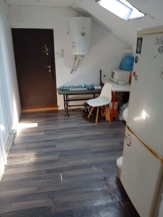Отдавам таванска стая под наем в центъра на гр.София