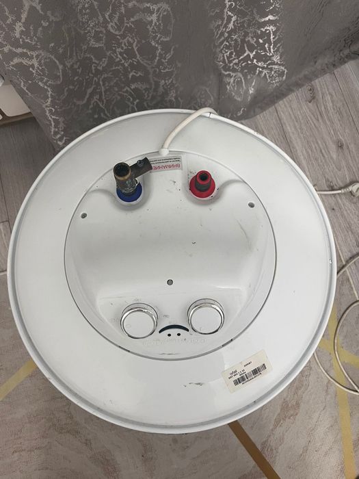 Продам водонагреватель Ariston 50л