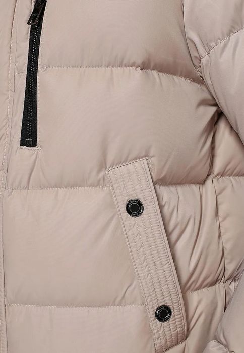 Куртка (пуховик) бежевого цвета от Lawine .
