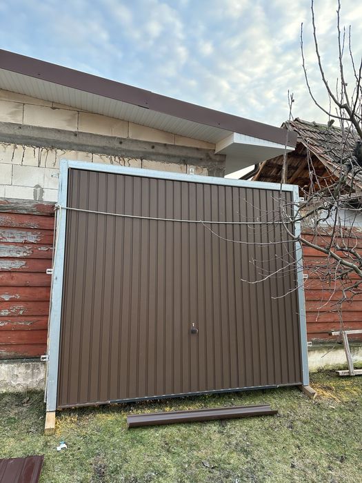 Ușă garaj metalică 280x220 cm, cadru solid, stare bună