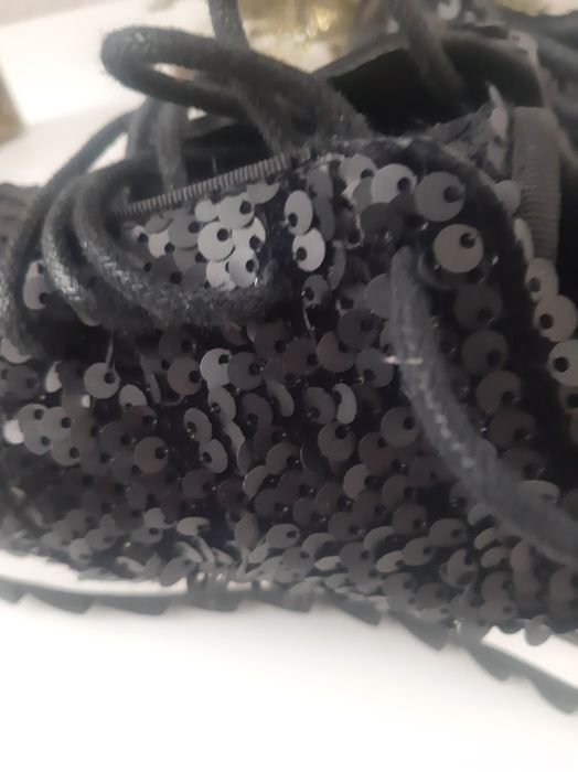 Vând adidași cu paiete marimea 36