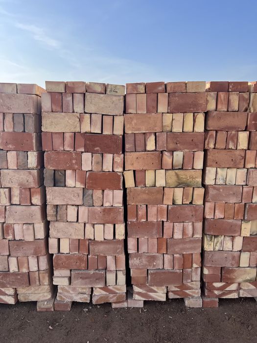 Красный кирпичи новый