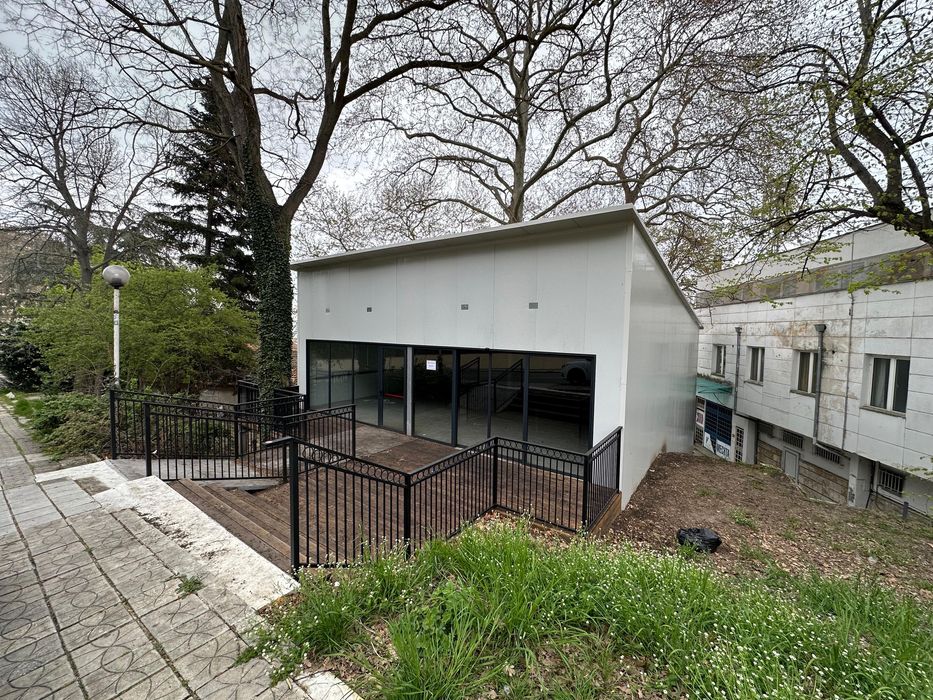 Търговско помещение 150кв.м.