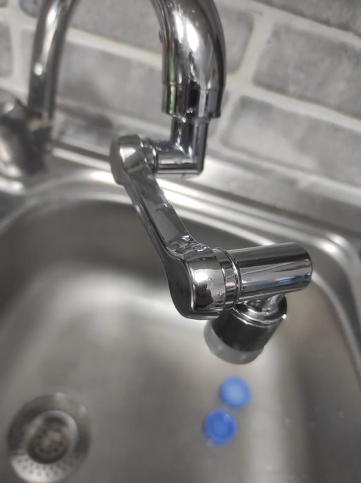 Adaptor robiet rotativ