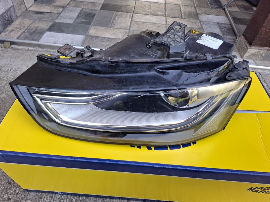 Vand far audi a4 b8 cu bixenon
