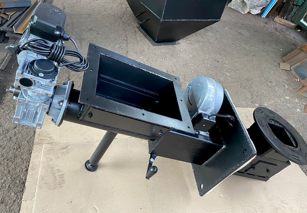 Котел отопления шнековый